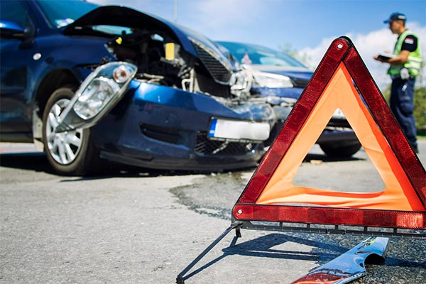 Triângulo de sinalização para acidente de carro